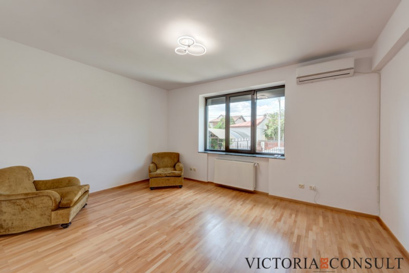 Apartament in Vila, Panouri Fotovoltaice, Parcare si Curte Superba de 174 mp