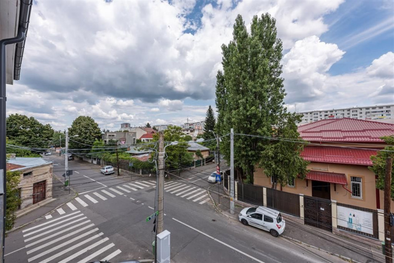 Garsoniera spatioasa1 Mai Metrou loc de parcare